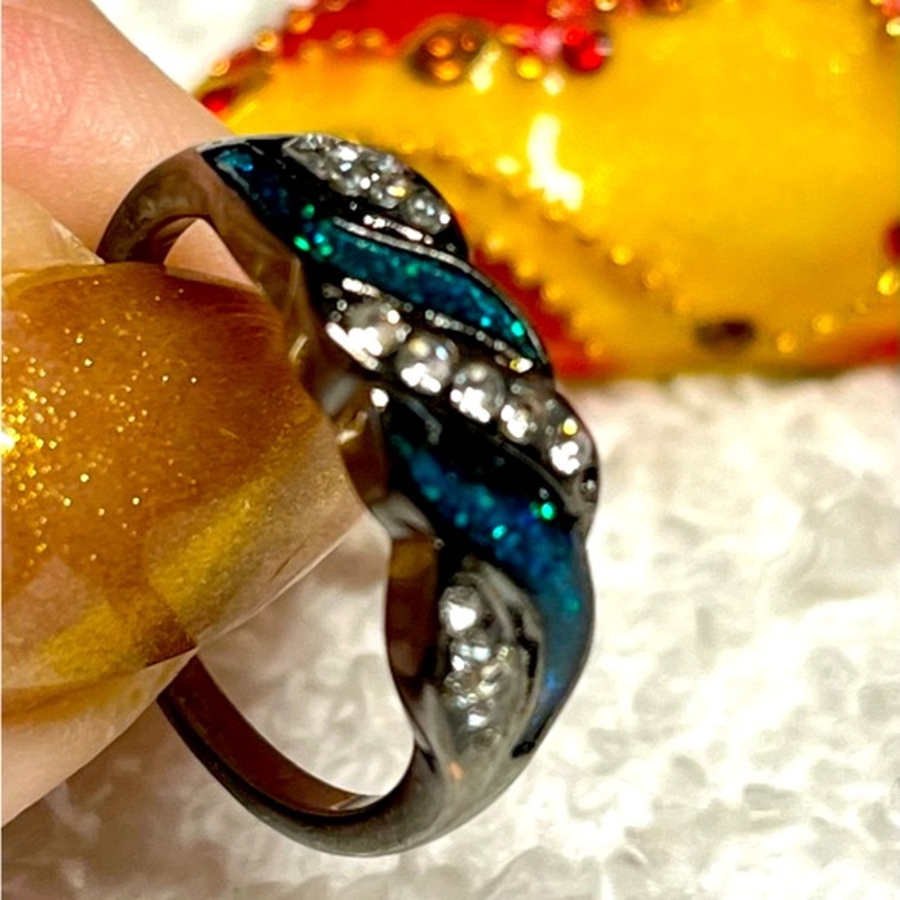 Last chance🦋Cute black ring with rhinestone and inlay opal look/costume NWOT